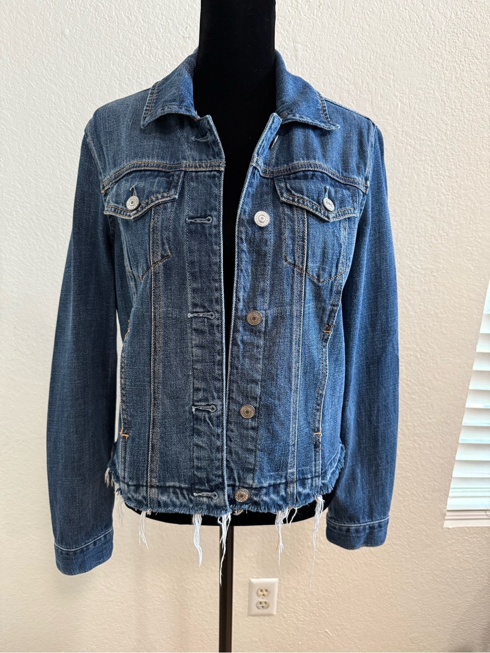 Abercrombie & Fitch Women’s Denim Jacket Size Small Blue Frayed Hem Button Front
